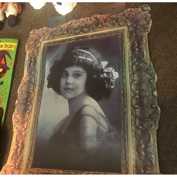 Halloween Decorations Lot Wreath Boo Sign Scary Photo Witch Bow Skulls & More - Picture 2 of 9